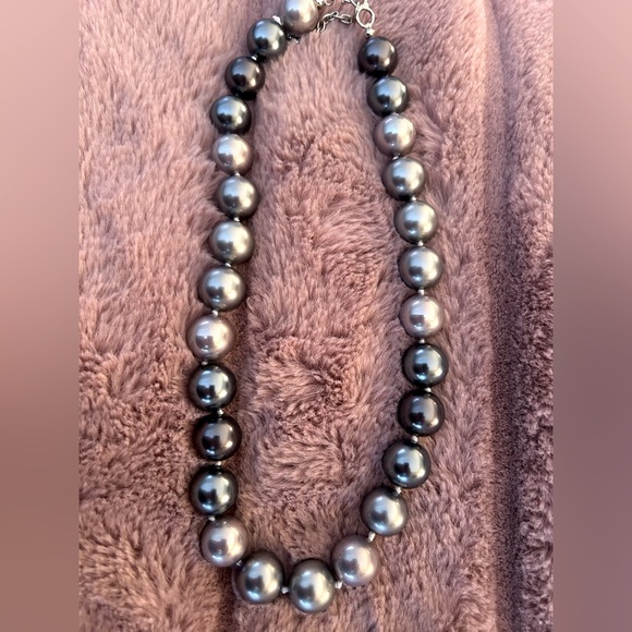 Iridescent Pearl Necklace - Picture 3 of 3